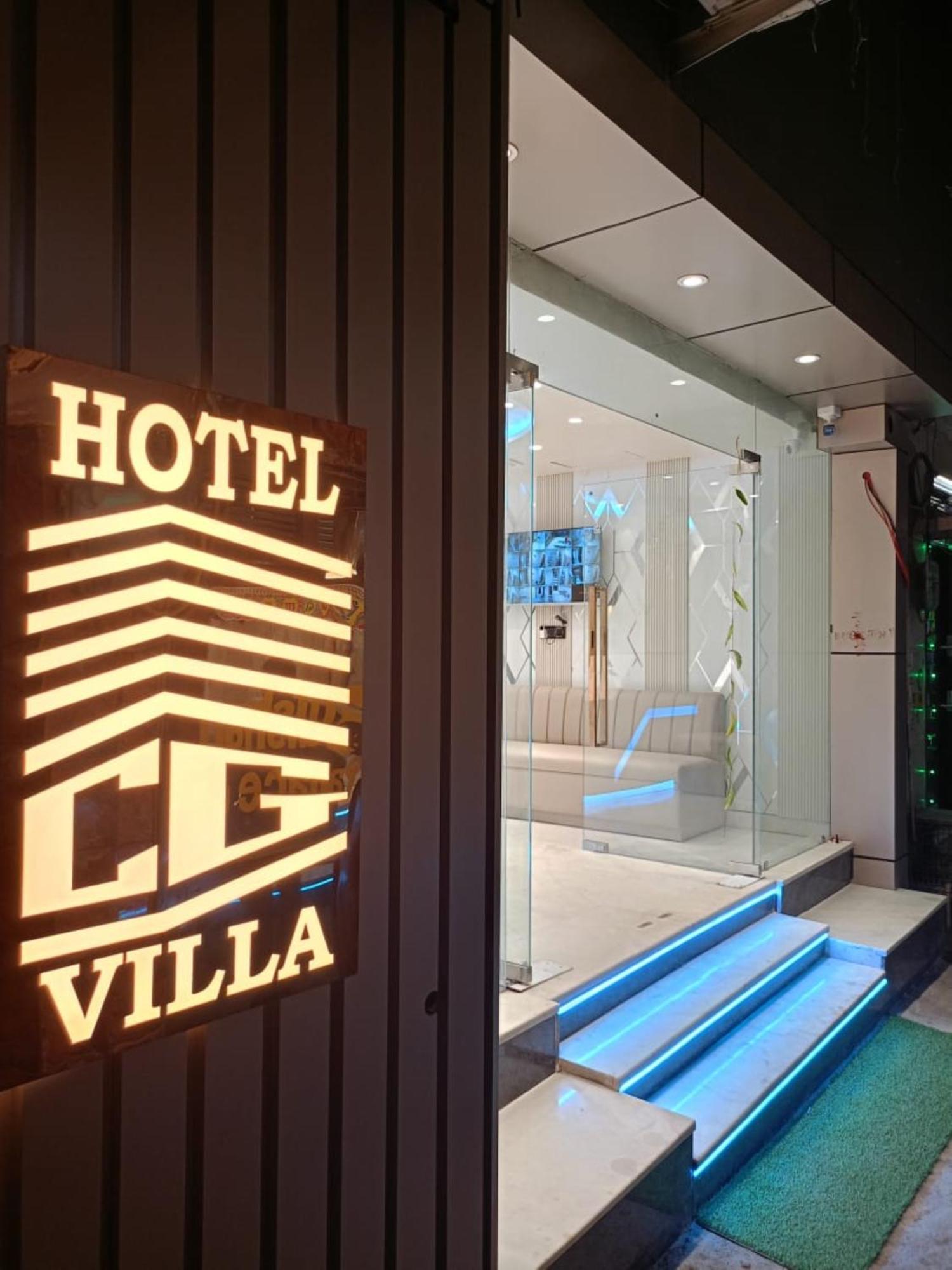 The C G Just A Minute Away From Railway Station And Connaught Place 3*
