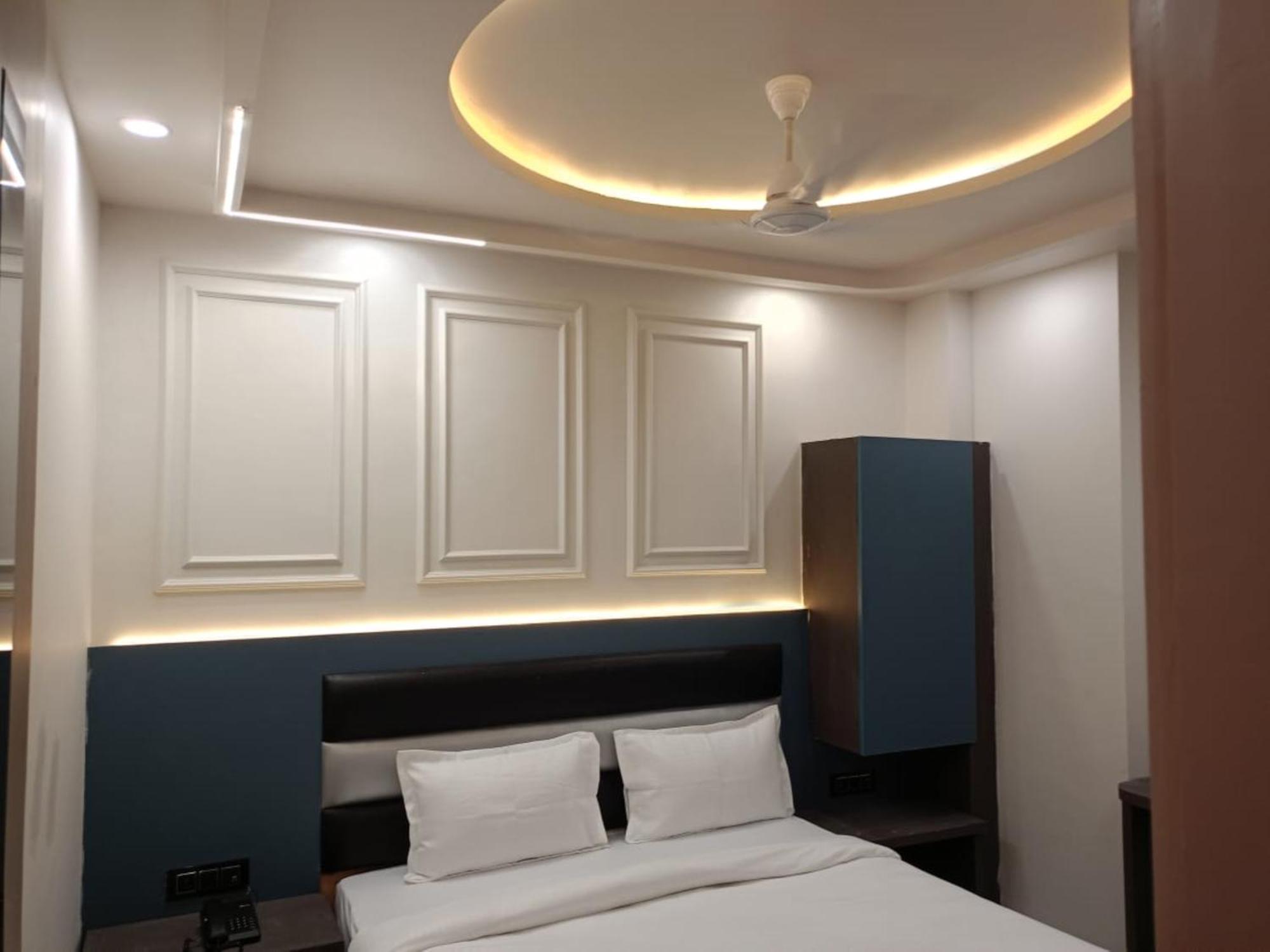 Hotel The C G Just A Minute Away From Railway Station And Connaught Place New Delhi