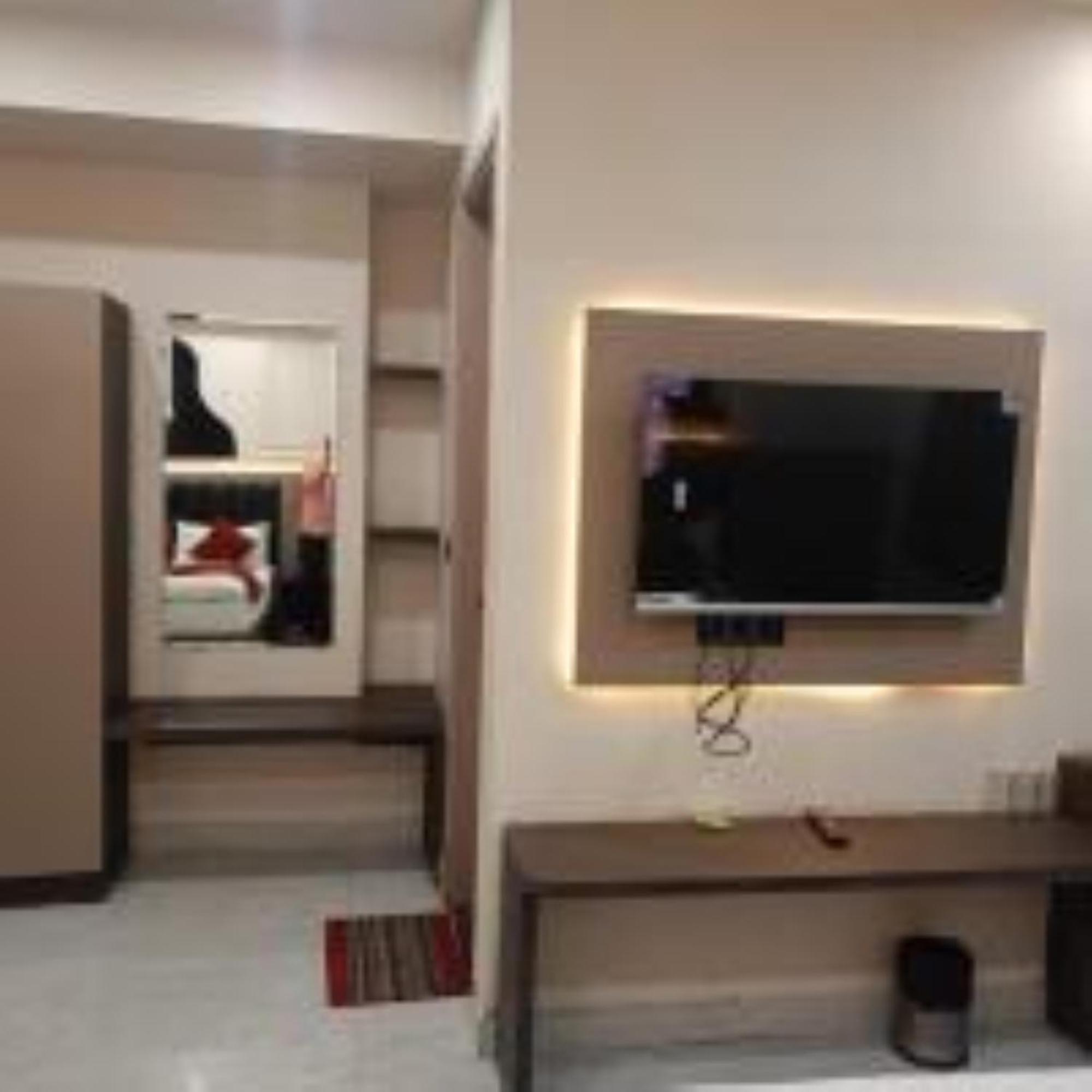 Hotel The C G Just A Minute Away From Railway Station And Connaught Place 3*