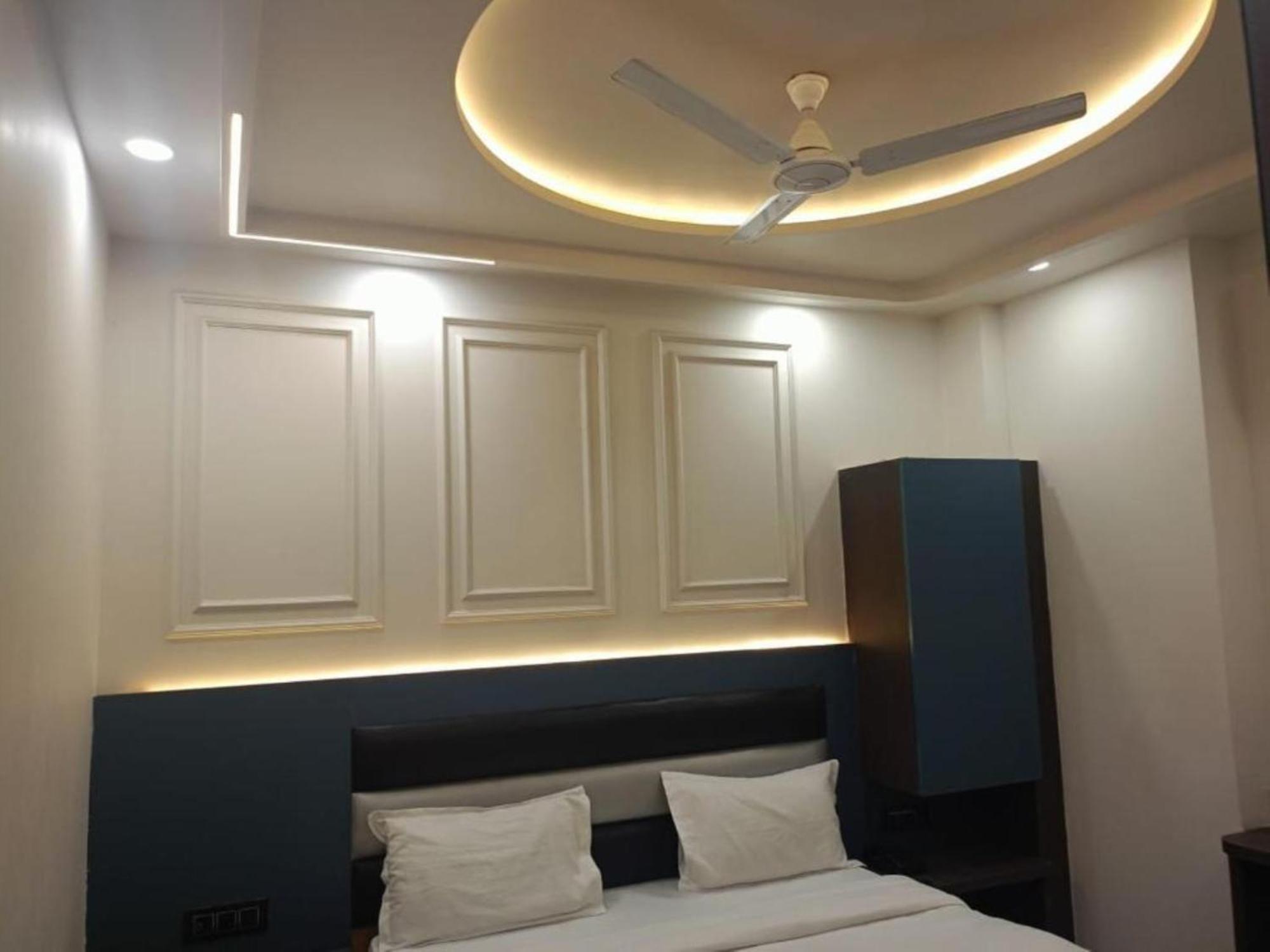 The C G Just A Minute Away From Railway Station And Connaught Place New Delhi