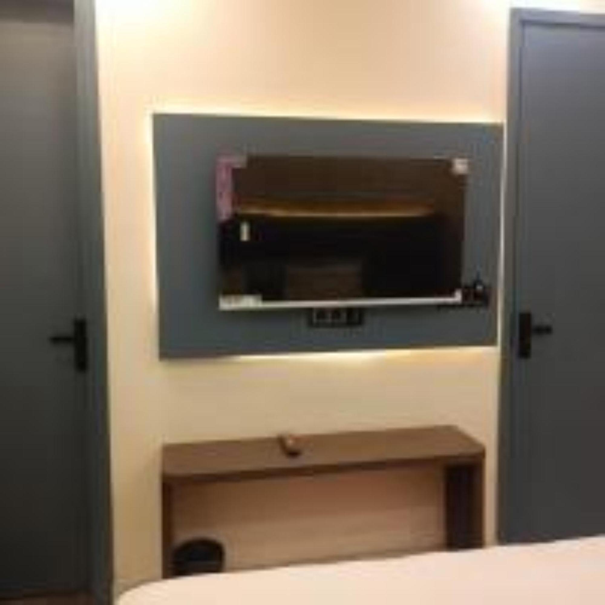 Hotel The C G Just A Minute Away From Railway Station And Connaught Place New Delhi