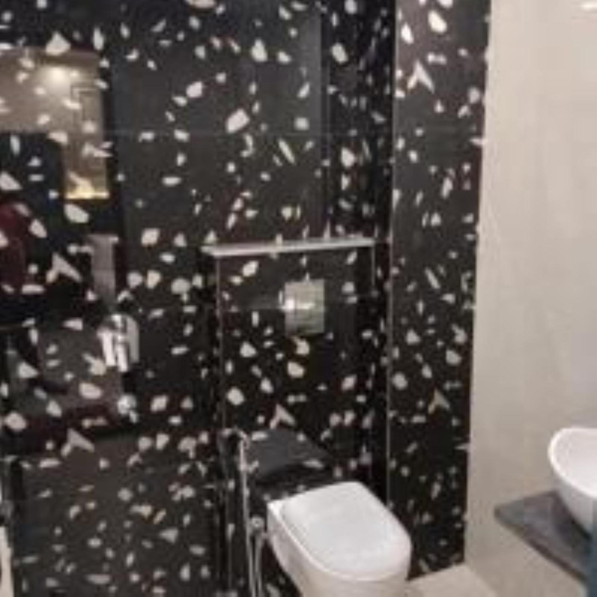 The C G Just A Minute Away From Railway Station And Connaught Place Hotel 3*