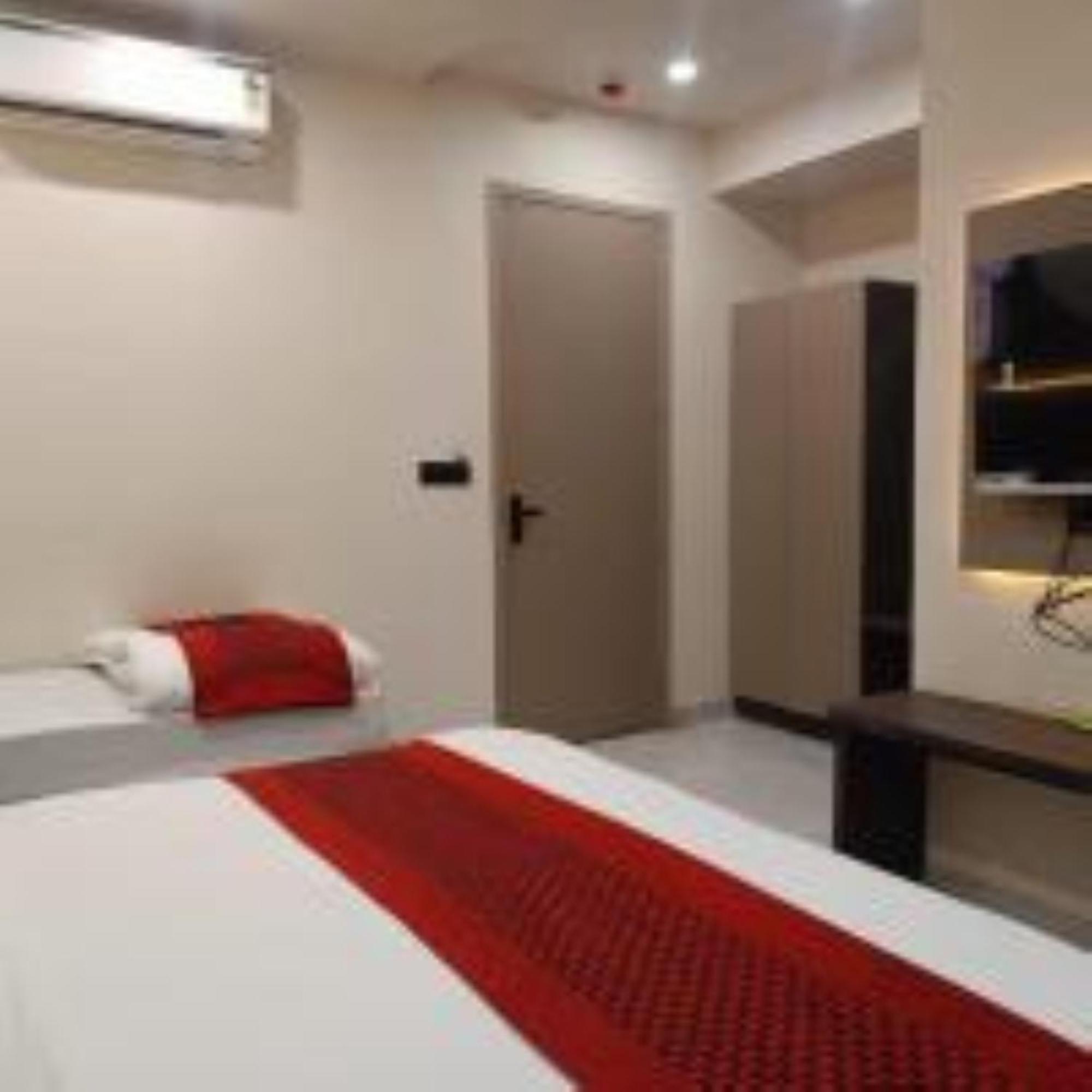 Hotel The C G Just A Minute Away From Railway Station And Connaught Place New Delhi