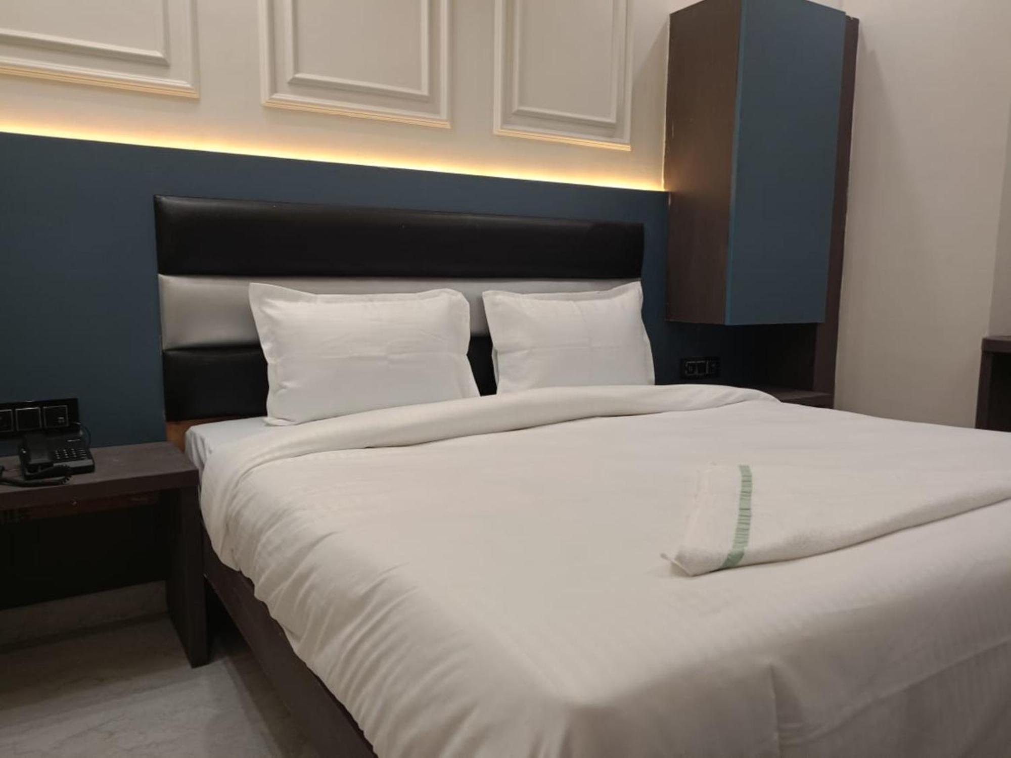 Hotel The C G Just A Minute Away From Railway Station And Connaught Place New Delhi