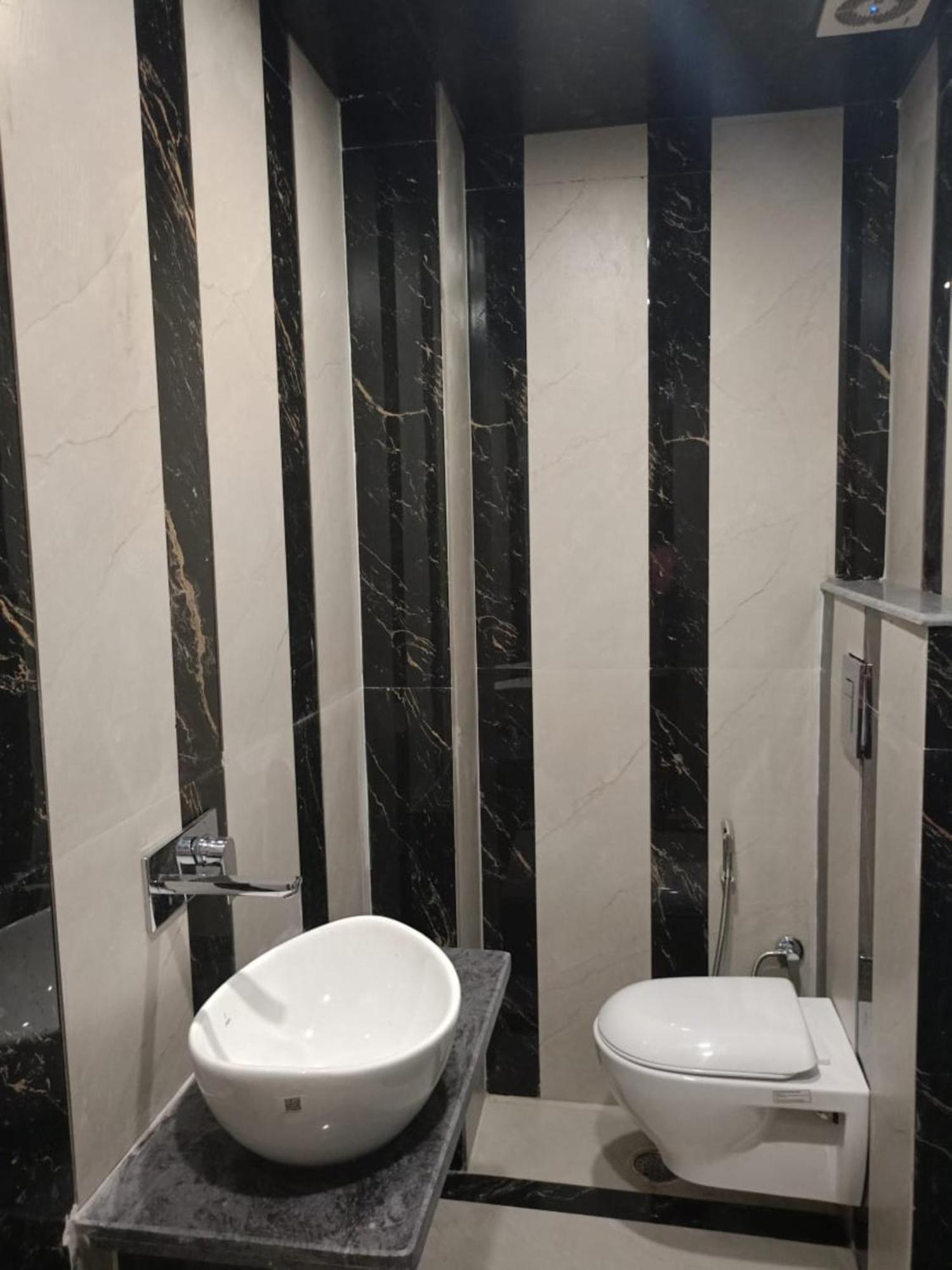 The C G Just A Minute Away From Railway Station And Connaught Place Hotel New Delhi