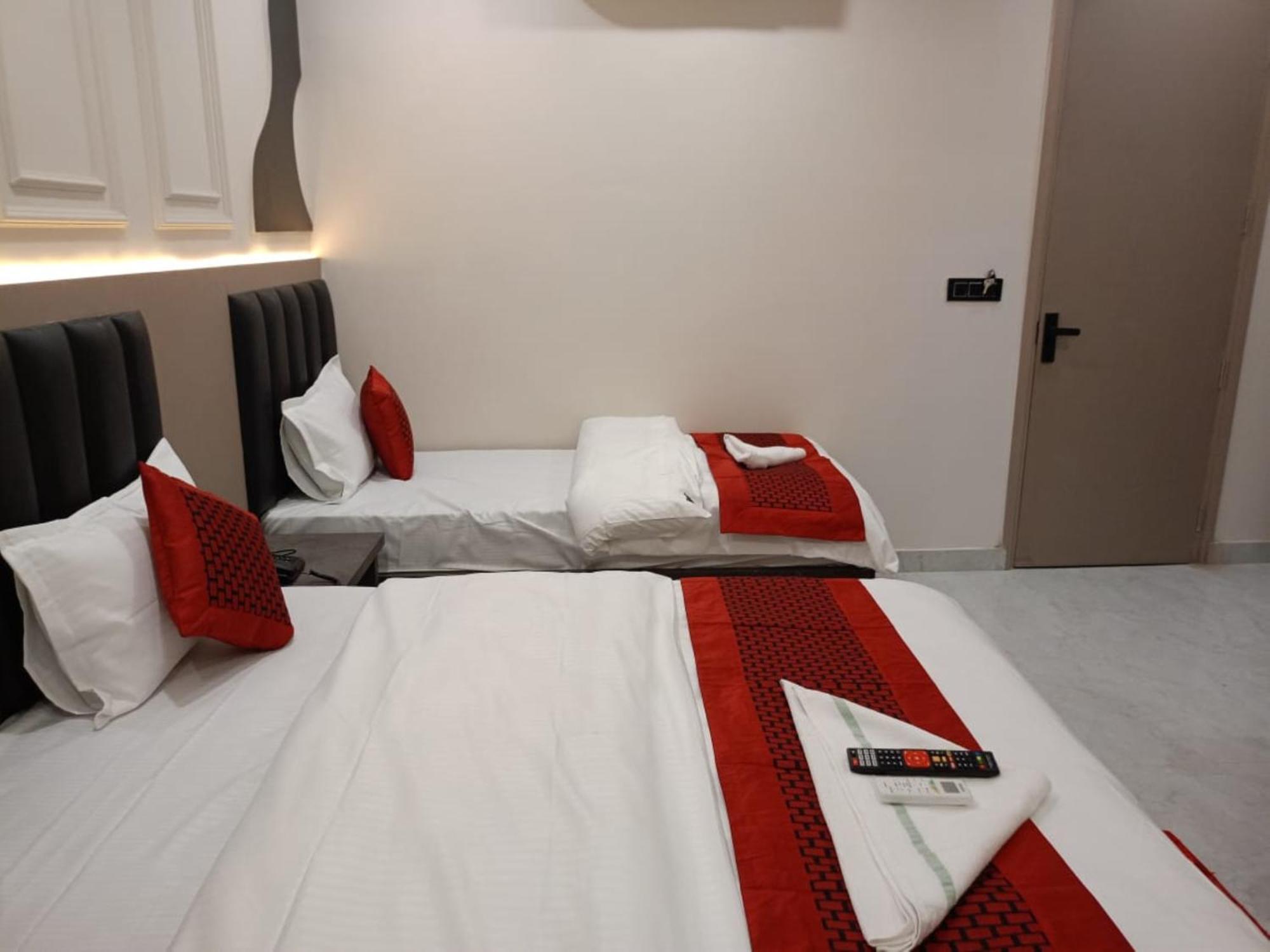 The C G Just A Minute Away From Railway Station And Connaught Place Hotel