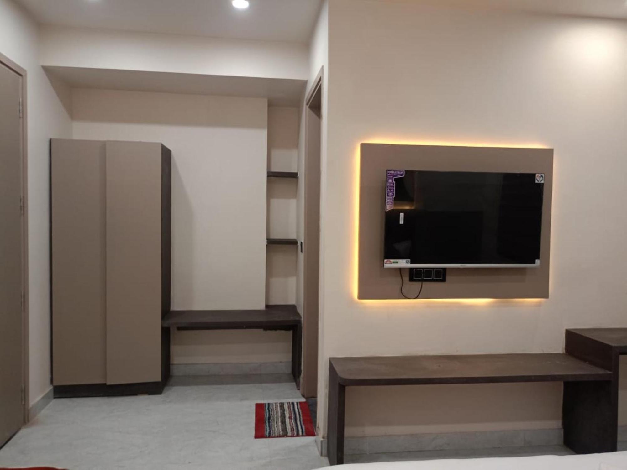 Hotel The C G Just A Minute Away From Railway Station And Connaught Place