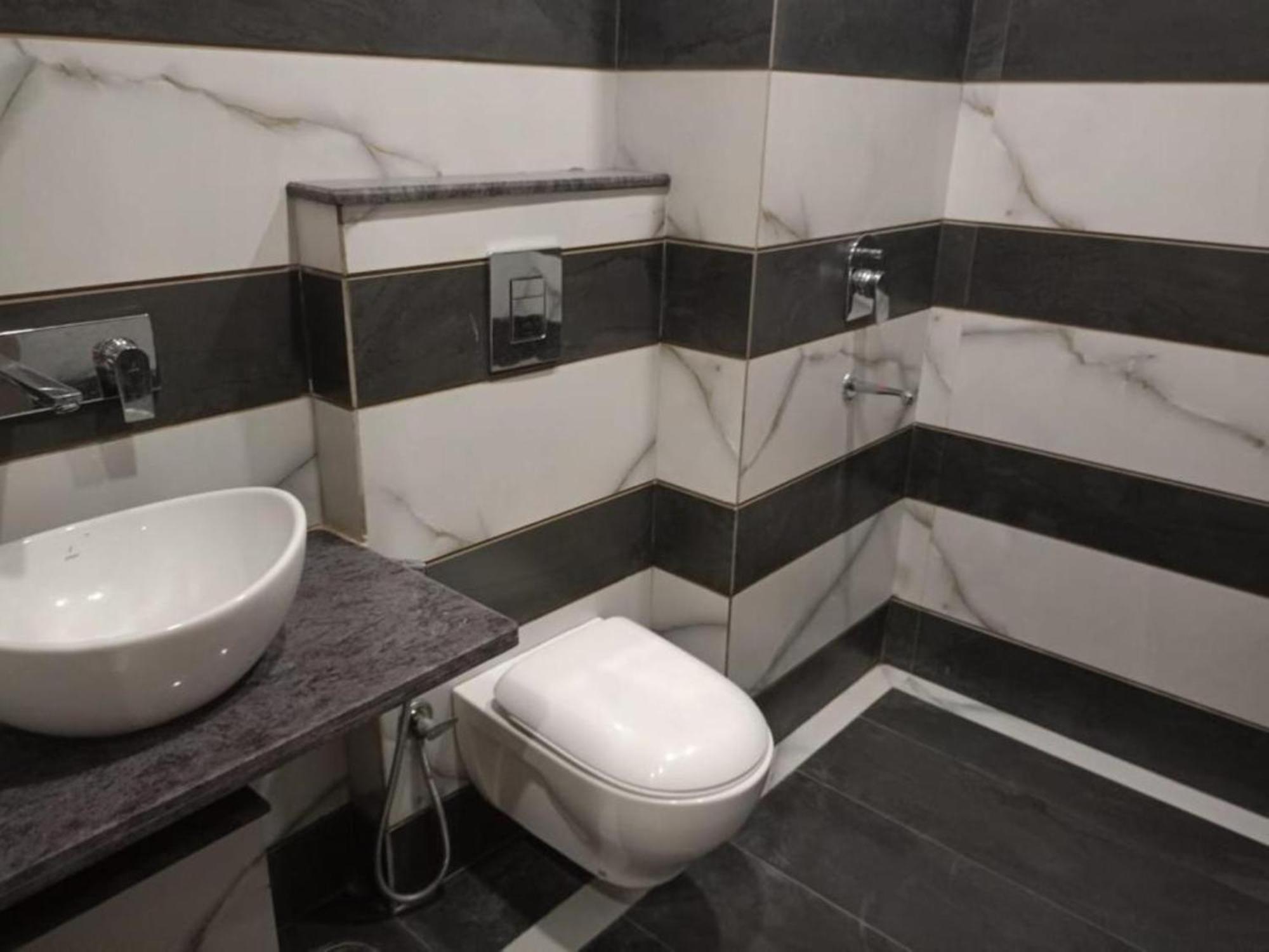 Hotel The C G Just A Minute Away From Railway Station And Connaught Place New Delhi